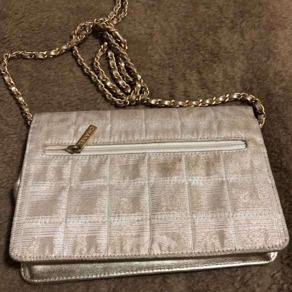 TODAY ONLY:AUTHENTIC CHANEL WOC GOLD FABRIC - Tear bottom inside - Picture 5 of 16